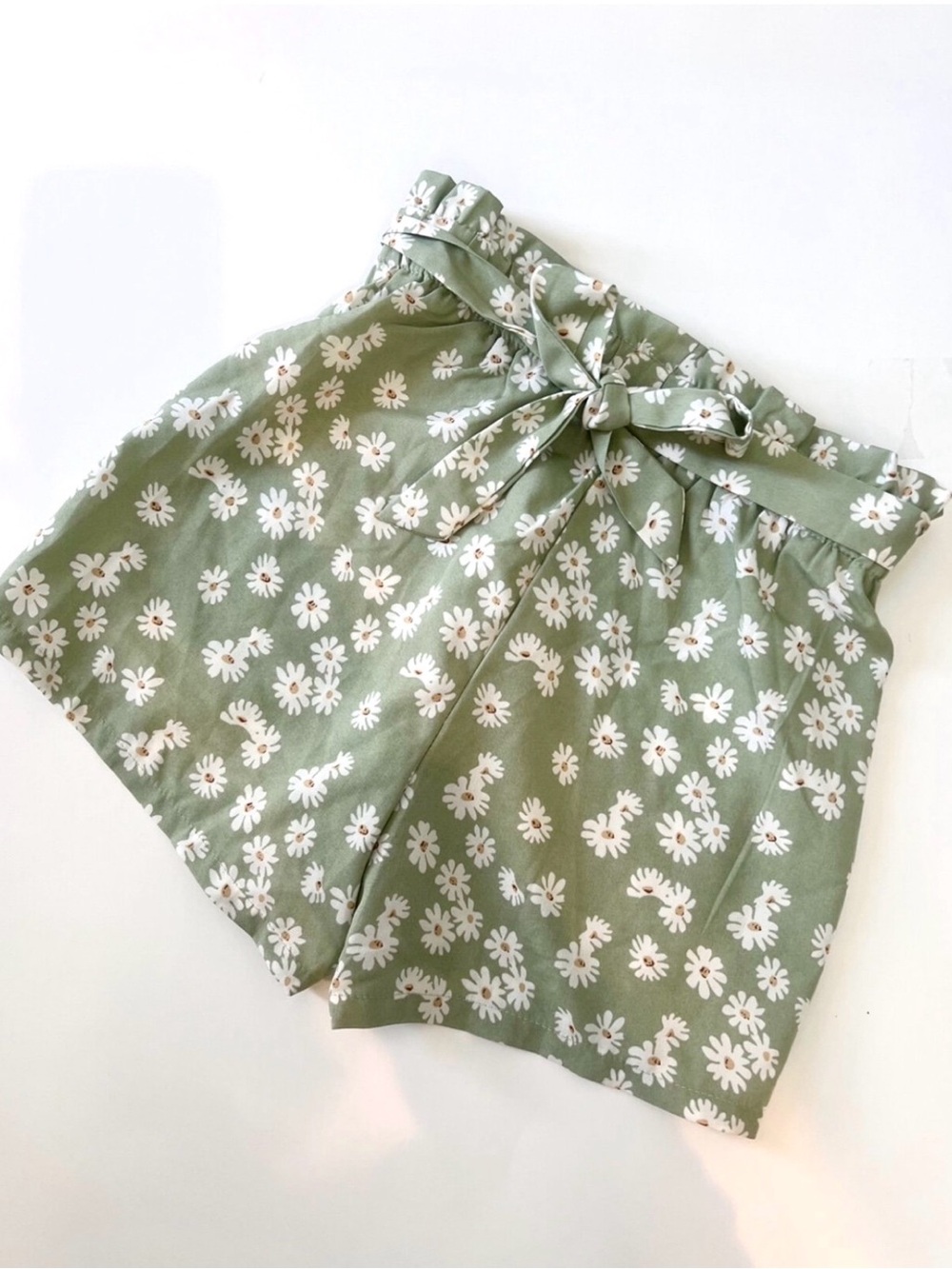 Shein Teen Daisy Print Paperbag Waist Shorts - Sage Green size 10-11y